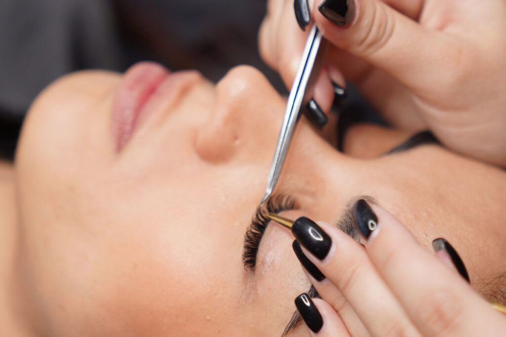 lash tech tools held to lashes